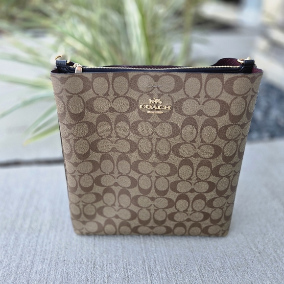 Coach Mollie Bucket Bag In Signature Canvas - Picture 5 of 12